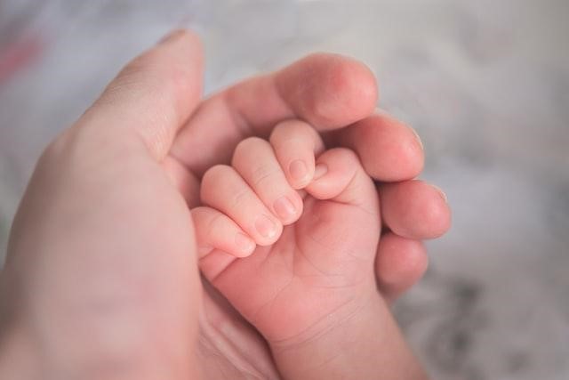 How to Take Care of Your Newborn Baby: 6 Practical Tips